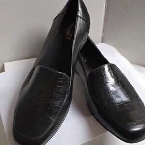 9WW Walking Cradles Classic Black Croc Leather Loafers